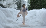 Rating: s Score: 2 Tags: barefoot figure japanese_clothes kara_no_kyoukai kimono photo ryougi_shiki snow sword weapon